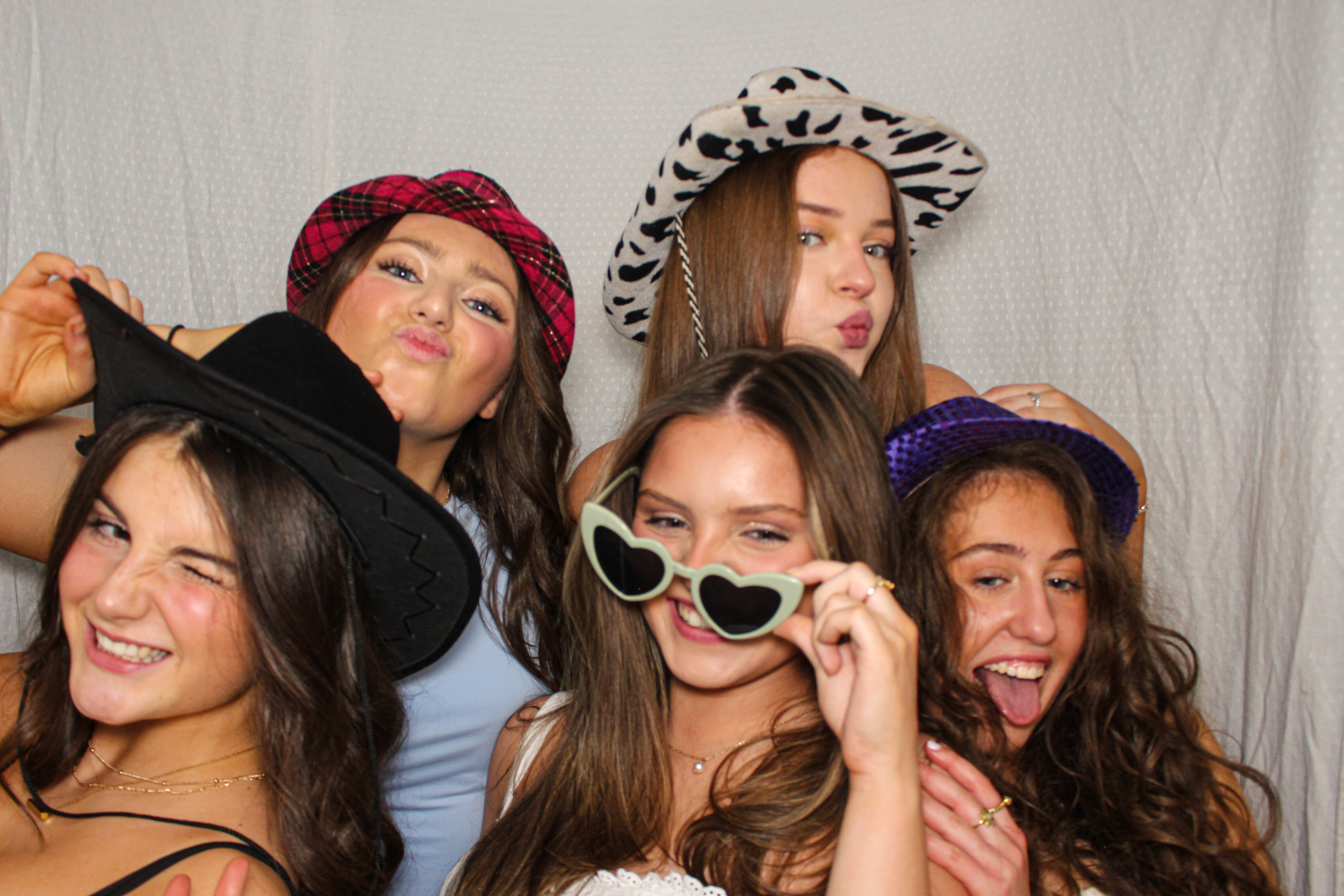 Hannah & Izzy's 18th Birthday Party | View more photos from the event at gallery.capturecube.co.uk/u/Capture-Cube/Hannah-Izzys-18th-Birthday-Party