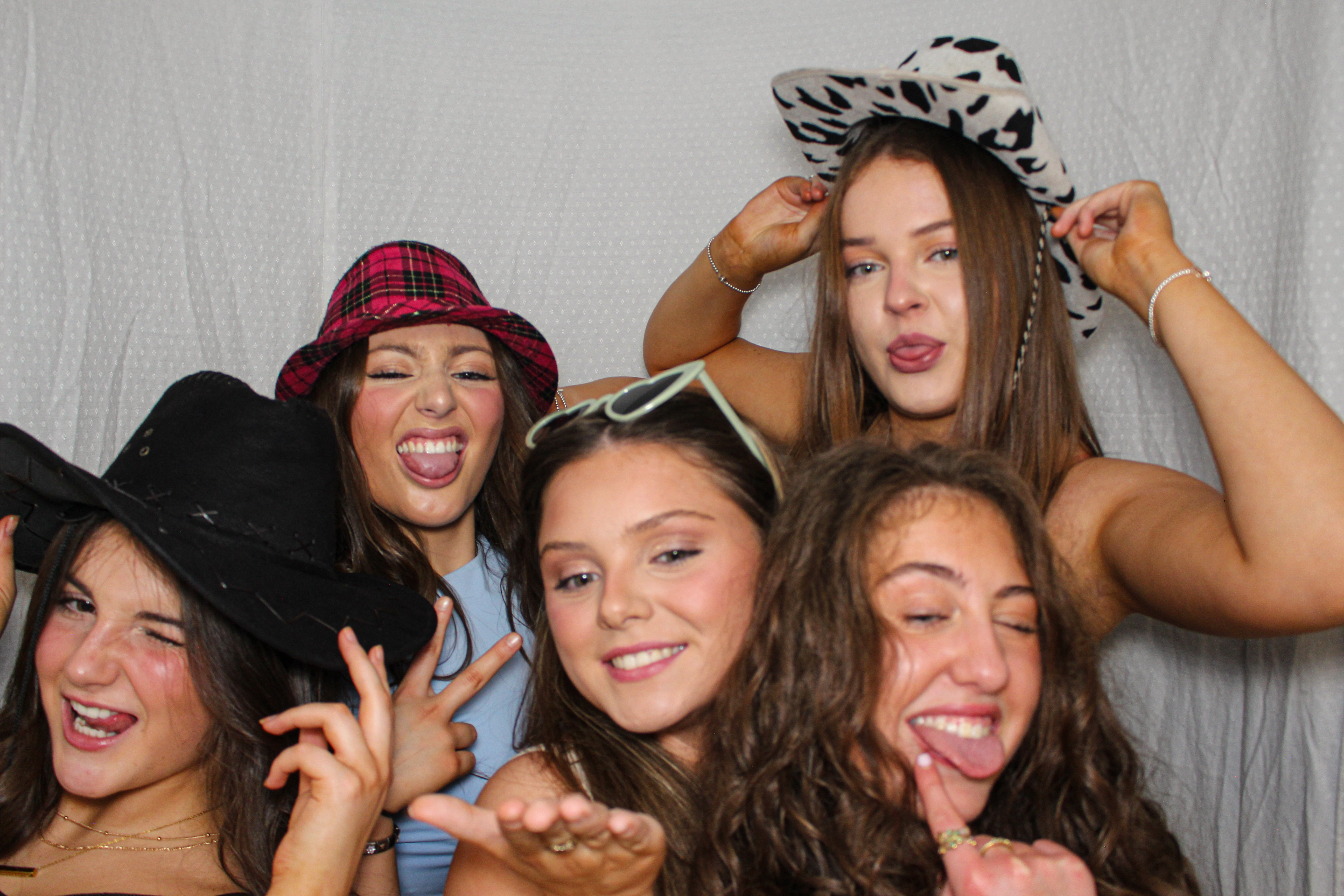 Hannah & Izzy's 18th Birthday Party | View more photos from the event at gallery.capturecube.co.uk/u/Capture-Cube/Hannah-Izzys-18th-Birthday-Party