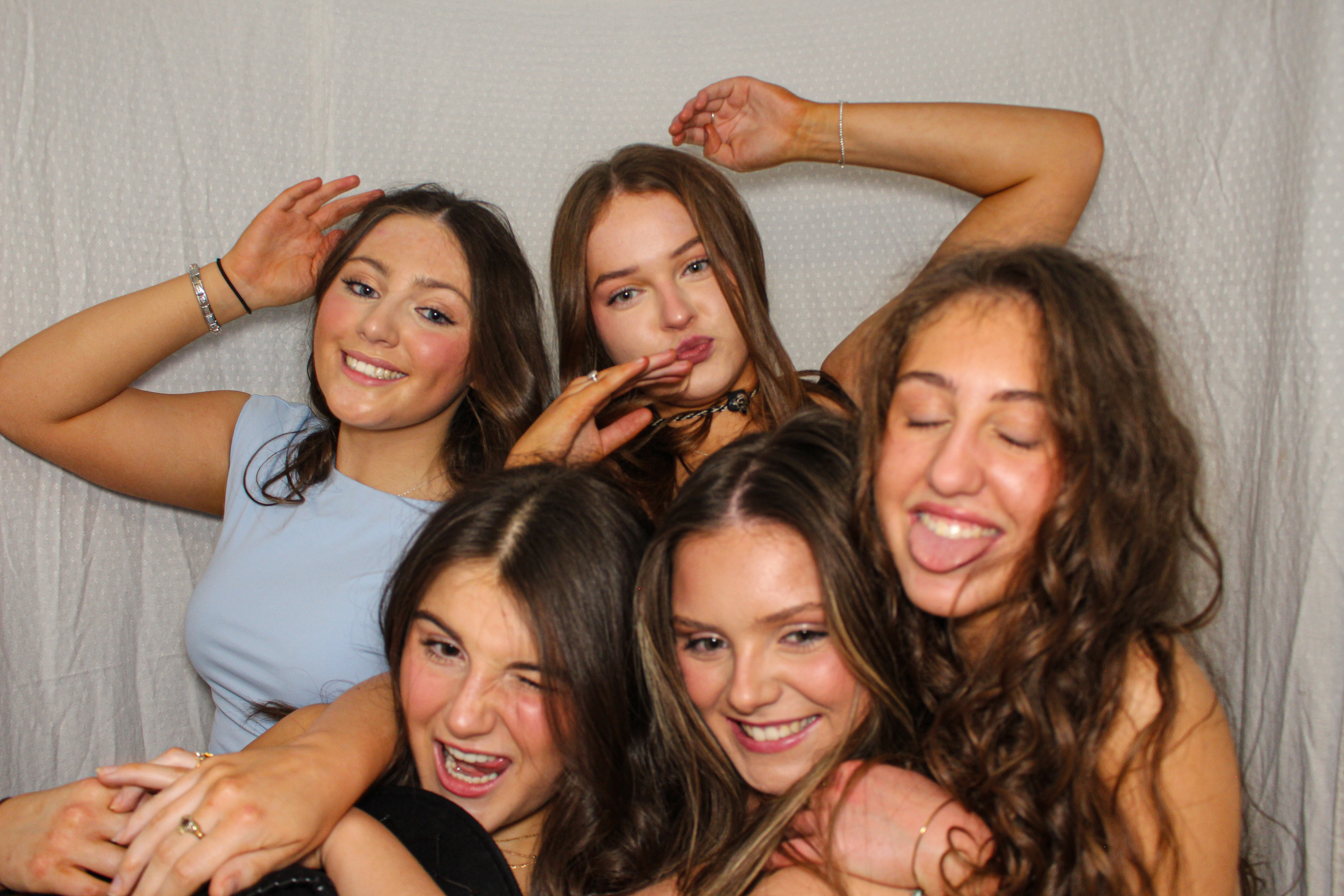 Hannah & Izzy's 18th Birthday Party | View more photos from the event at gallery.capturecube.co.uk/u/Capture-Cube/Hannah-Izzys-18th-Birthday-Party