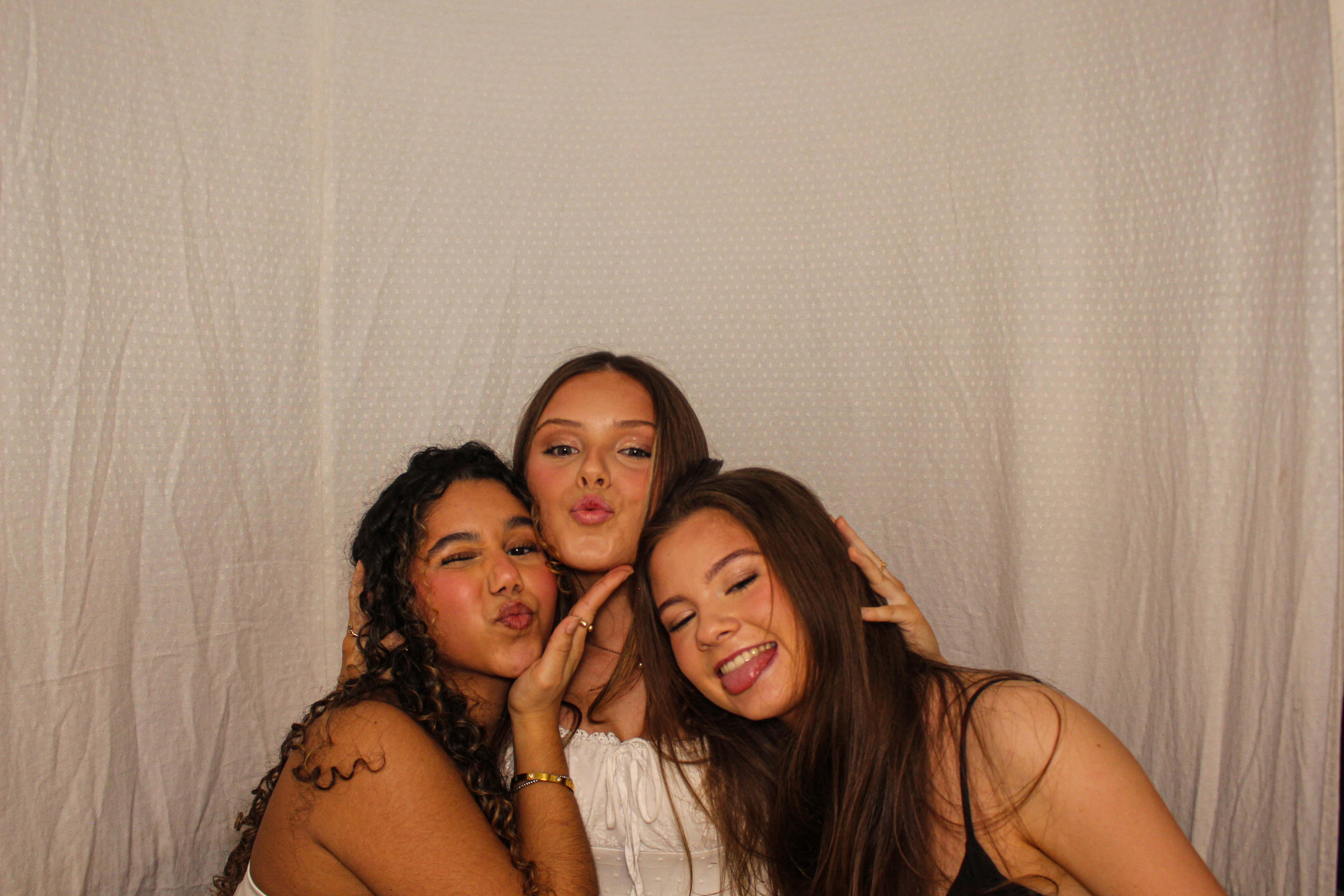 Hannah & Izzy's 18th Birthday Party | View more photos from the event at gallery.capturecube.co.uk/u/Capture-Cube/Hannah-Izzys-18th-Birthday-Party