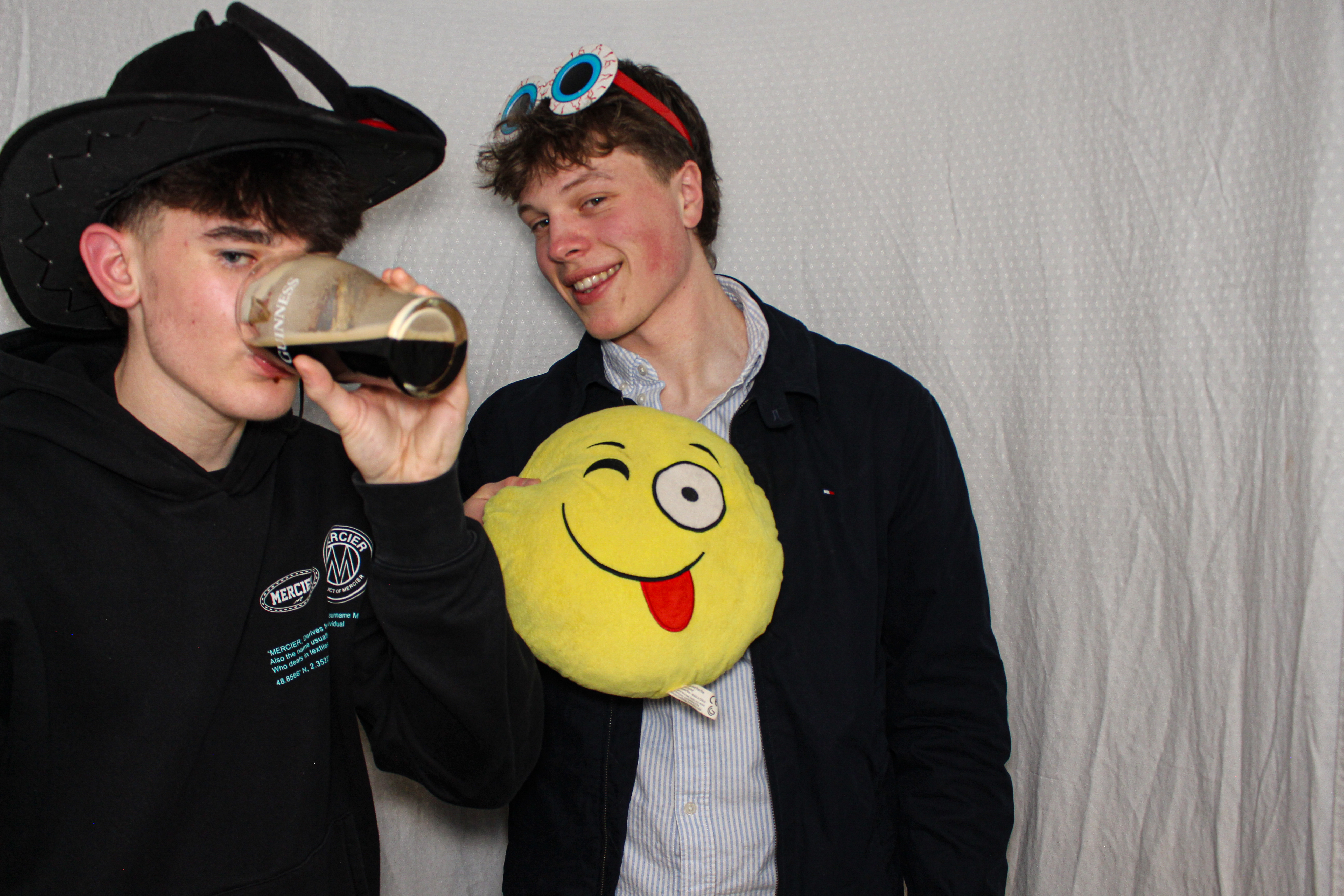 Hannah & Izzy's 18th Birthday Party | View more photos from the event at gallery.capturecube.co.uk/u/Capture-Cube/Hannah-Izzys-18th-Birthday-Party