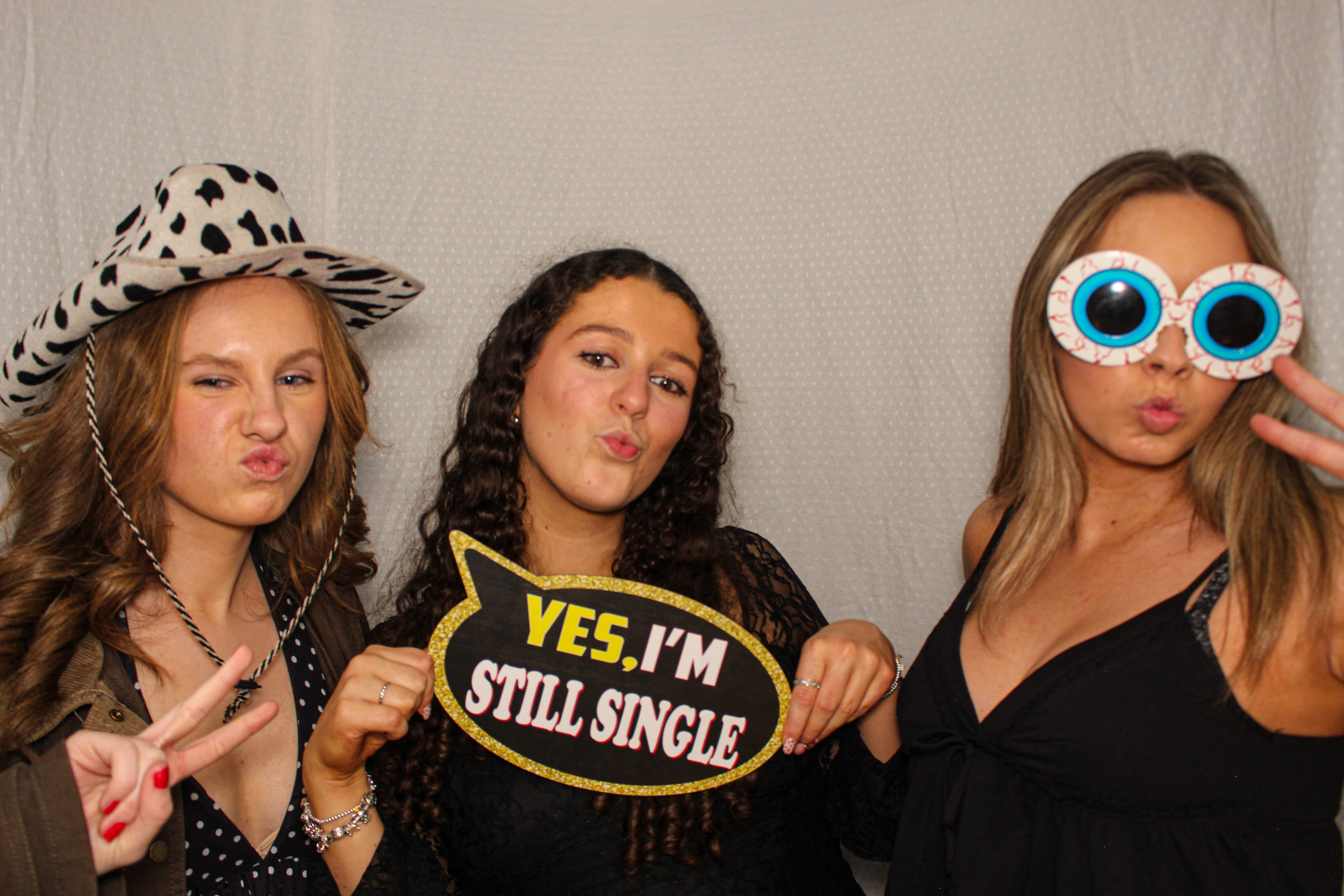 Hannah & Izzy's 18th Birthday Party | View more photos from the event at gallery.capturecube.co.uk/u/Capture-Cube/Hannah-Izzys-18th-Birthday-Party