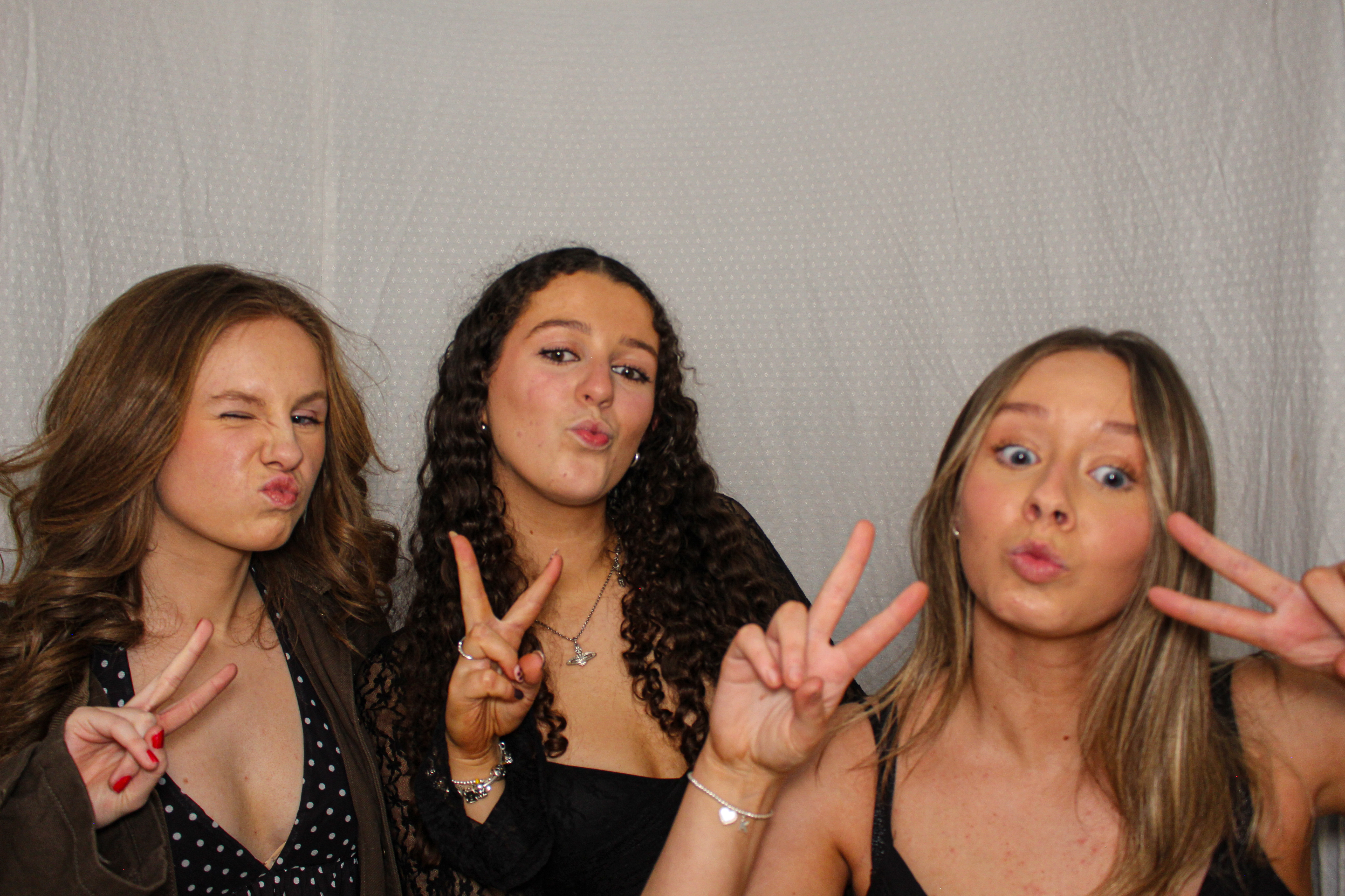 Hannah & Izzy's 18th Birthday Party | View more photos from the event at gallery.capturecube.co.uk/u/Capture-Cube/Hannah-Izzys-18th-Birthday-Party