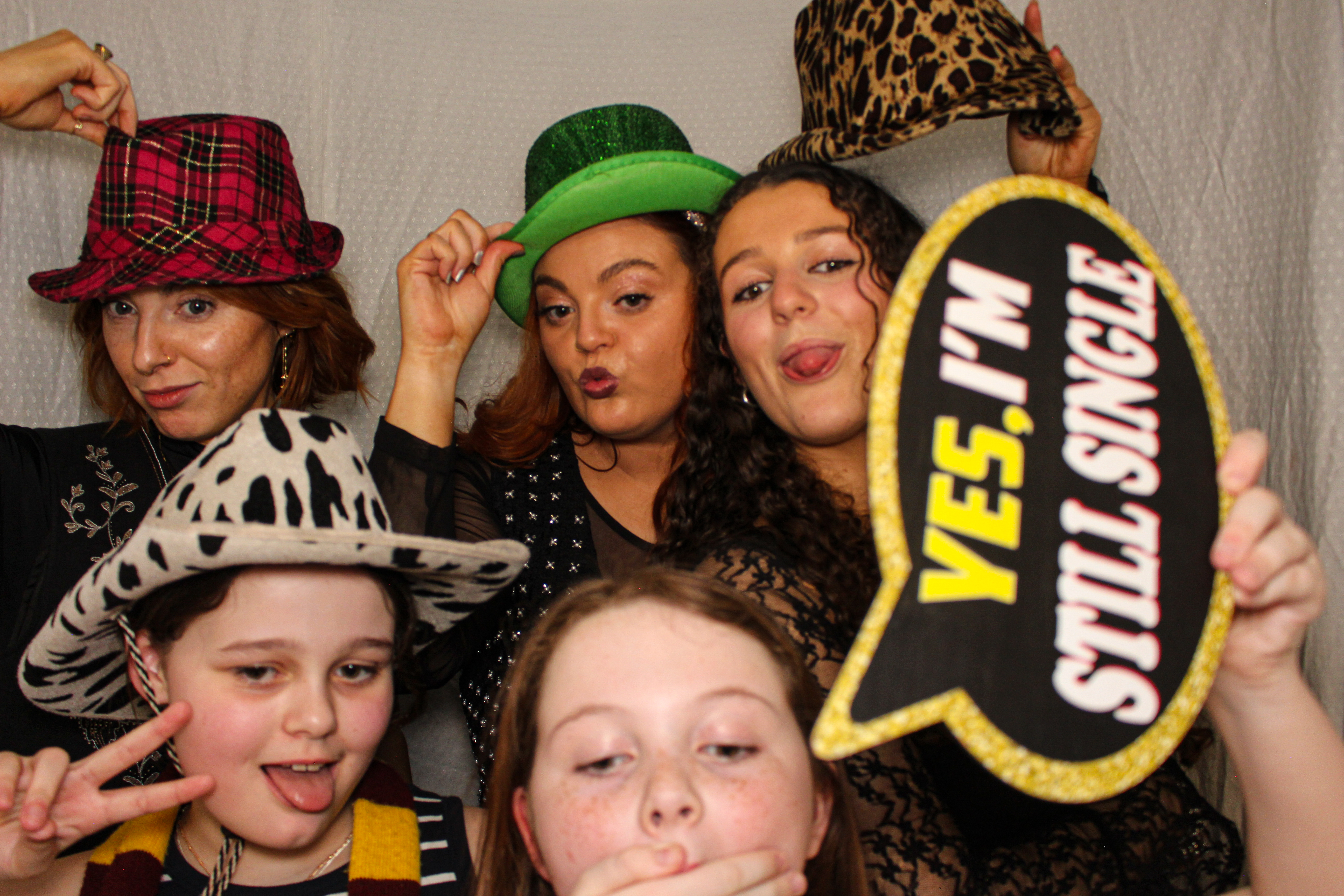 Hannah & Izzy's 18th Birthday Party | View more photos from the event at gallery.capturecube.co.uk/u/Capture-Cube/Hannah-Izzys-18th-Birthday-Party