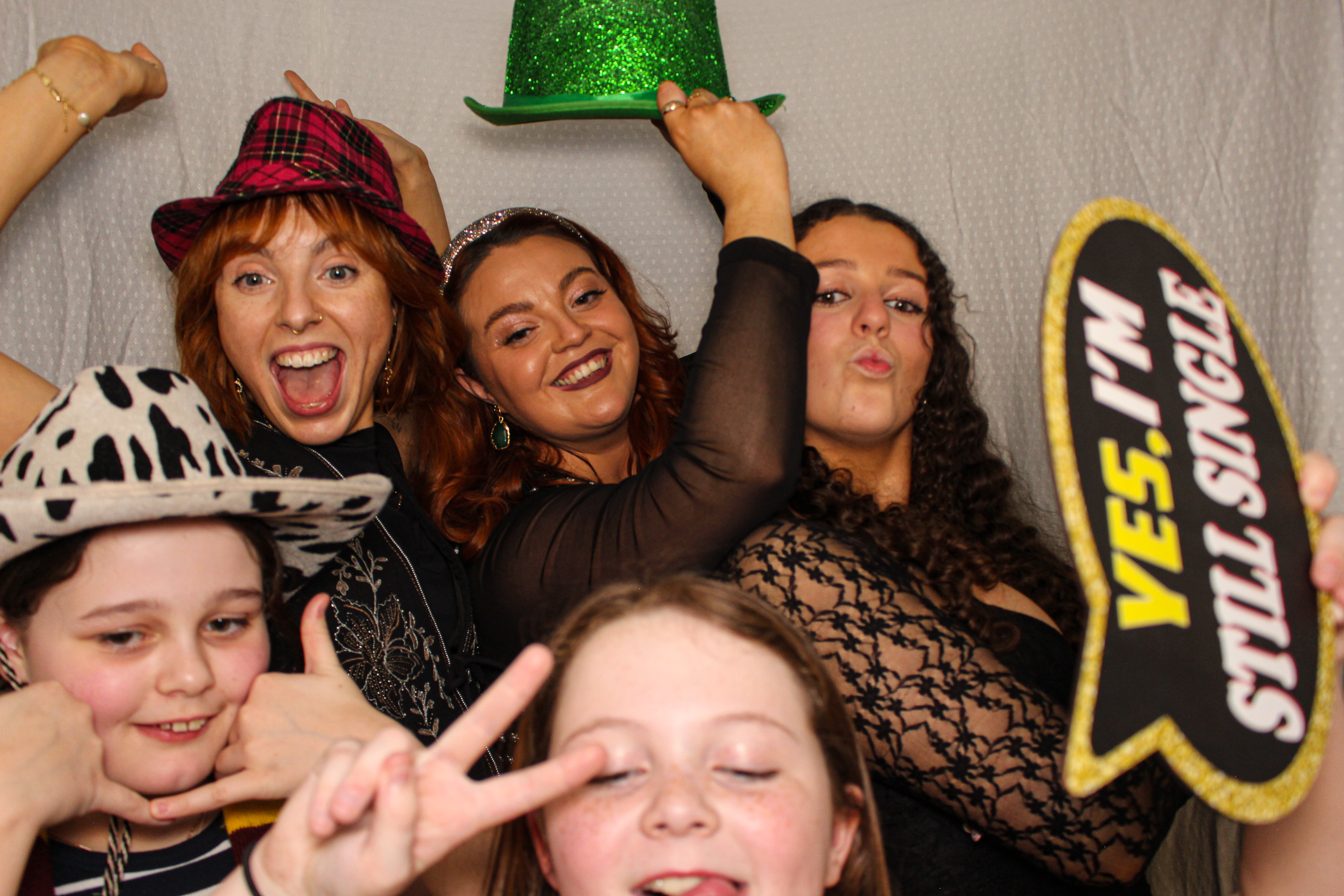 Hannah & Izzy's 18th Birthday Party | View more photos from the event at gallery.capturecube.co.uk/u/Capture-Cube/Hannah-Izzys-18th-Birthday-Party