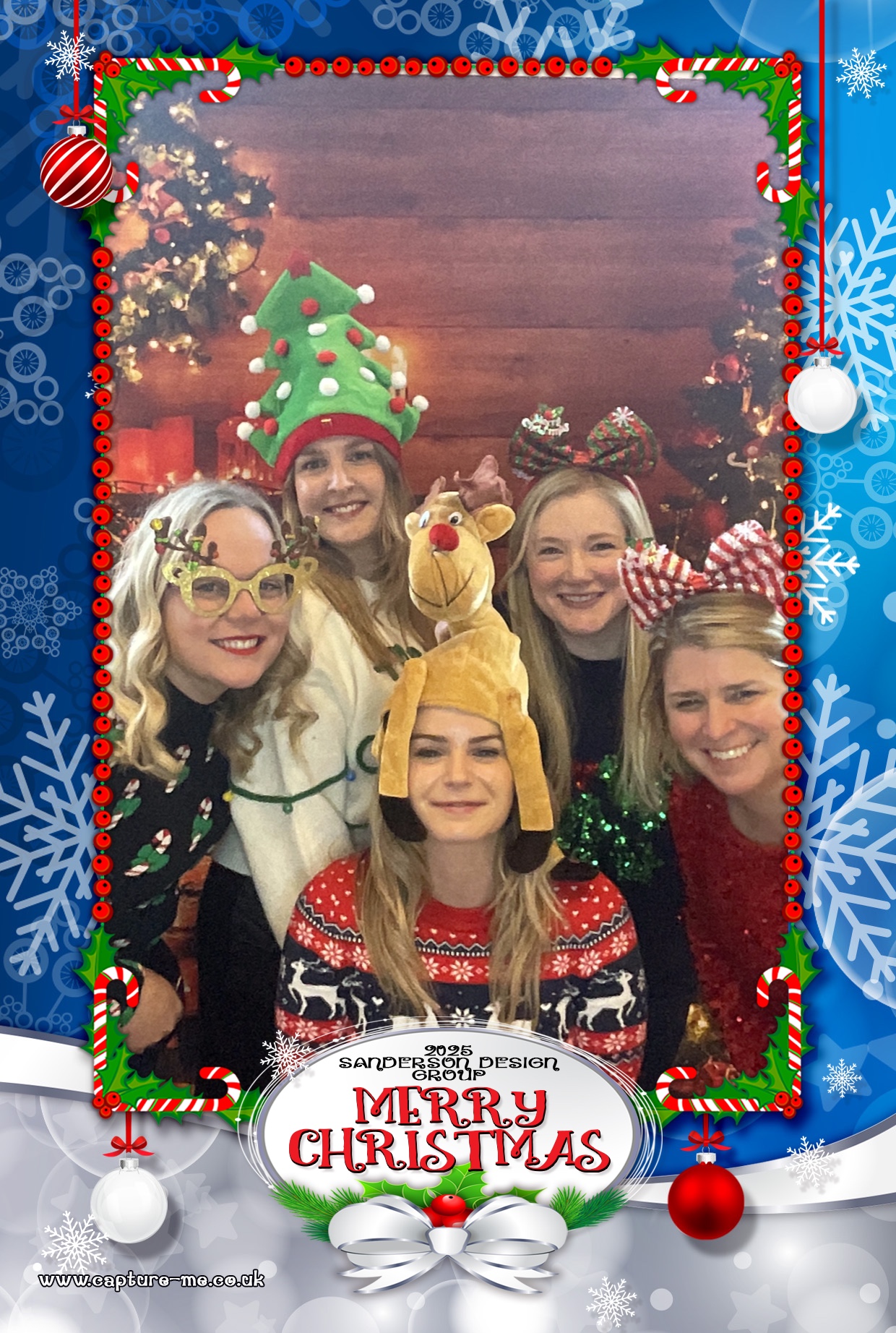 Sanderson Christmas Party 25 | View more photos from the event at gallery.capture-me.co.uk/u/Capture-me/Sanderson-Christmas-Party-25