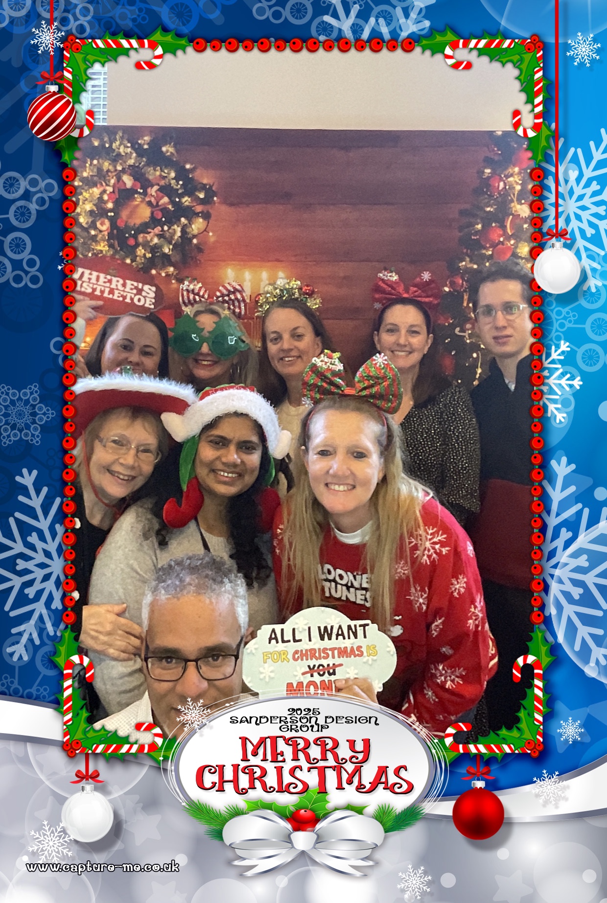 Sanderson Christmas Party 25 | View more photos from the event at gallery.capture-me.co.uk/u/Capture-me/Sanderson-Christmas-Party-25