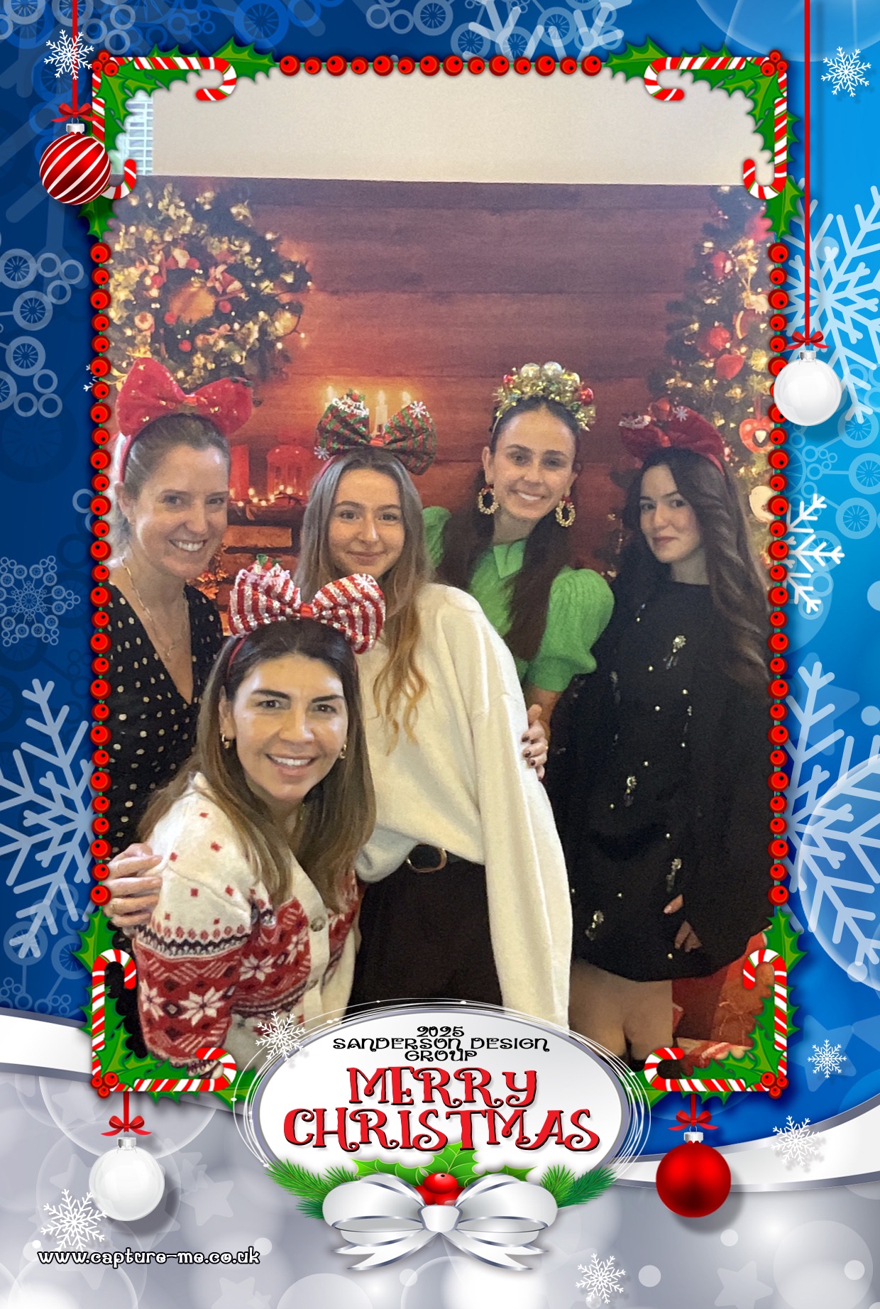 Sanderson Christmas Party 25 | View more photos from the event at gallery.capture-me.co.uk/u/Capture-me/Sanderson-Christmas-Party-25