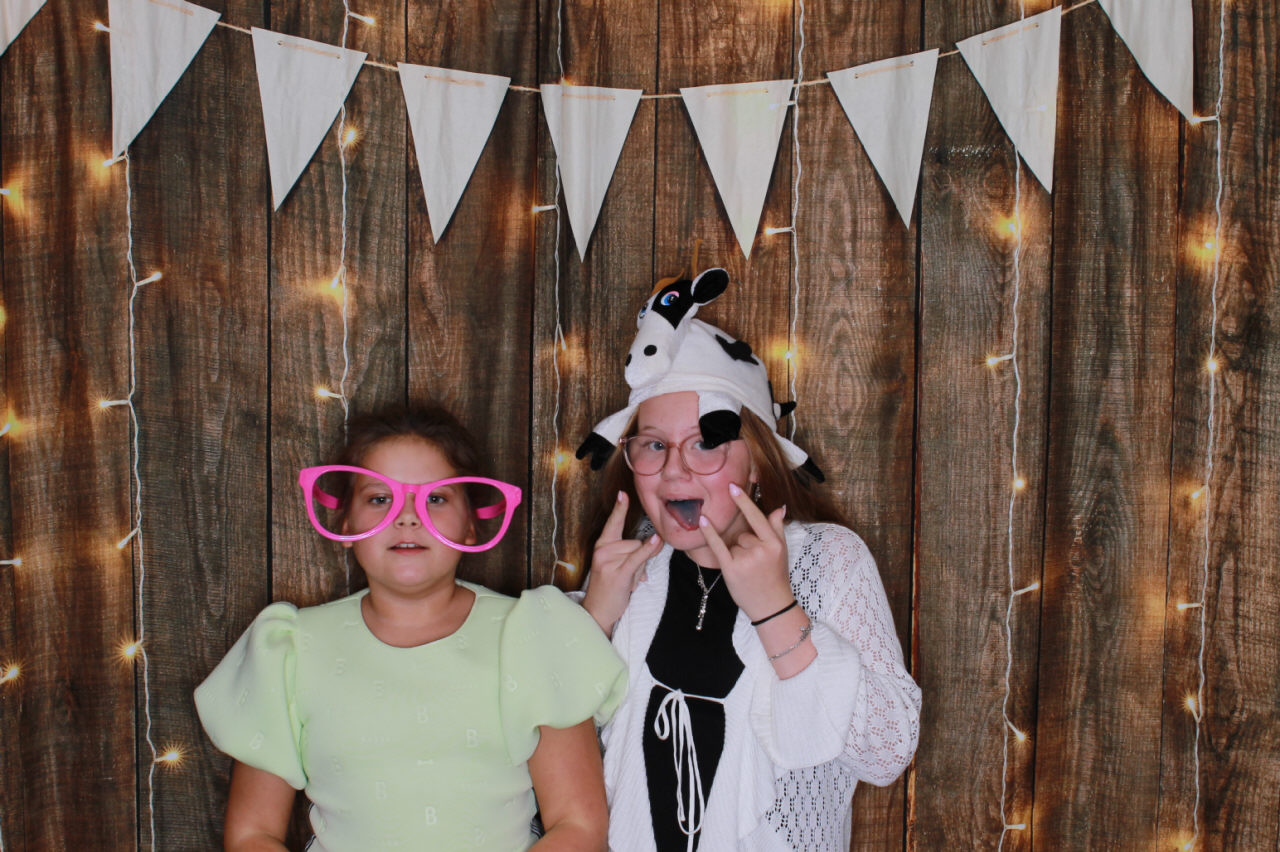 Mr & Mrs Ward Wedding | View more photos from the event at v1.boothgallery.com/u/ClicksPhotobooth/Mr-Mrs-Ward-Wedding