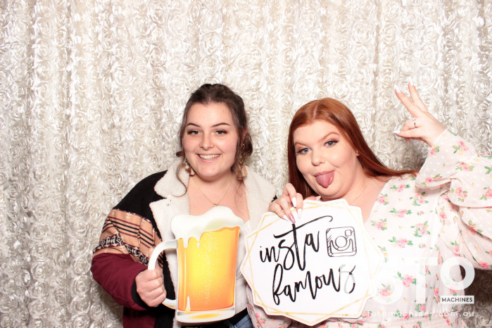 Dinh & Andrea's Engagement | View more photos from the event at gallery.fotomachines.com.au/u/FOTOMachines/Dinh-Andreas-Engagement