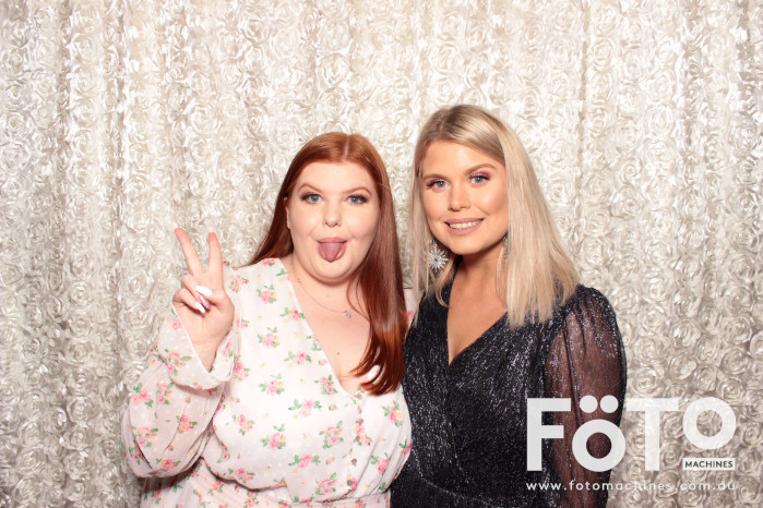 Dinh & Andrea's Engagement | View more photos from the event at gallery.fotomachines.com.au/u/FOTOMachines/Dinh-Andreas-Engagement