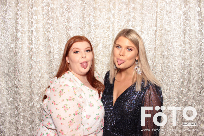 Dinh & Andrea's Engagement | View more photos from the event at gallery.fotomachines.com.au/u/FOTOMachines/Dinh-Andreas-Engagement