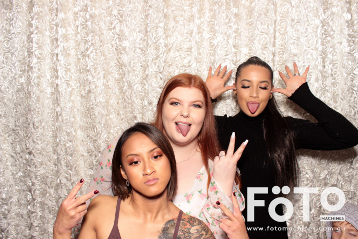 Dinh & Andrea's Engagement | View more photos from the event at gallery.fotomachines.com.au/u/FOTOMachines/Dinh-Andreas-Engagement