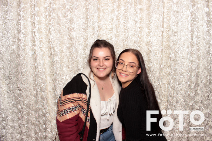 Dinh & Andrea's Engagement | View more photos from the event at gallery.fotomachines.com.au/u/FOTOMachines/Dinh-Andreas-Engagement