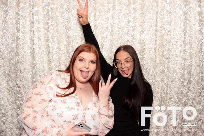 Dinh & Andrea's Engagement | View more photos from the event at gallery.fotomachines.com.au/u/FOTOMachines/Dinh-Andreas-Engagement