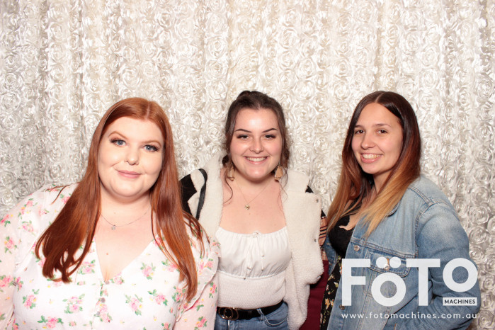 Dinh & Andrea's Engagement | View more photos from the event at gallery.fotomachines.com.au/u/FOTOMachines/Dinh-Andreas-Engagement