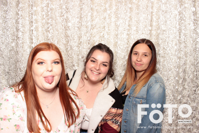 Dinh & Andrea's Engagement | View more photos from the event at gallery.fotomachines.com.au/u/FOTOMachines/Dinh-Andreas-Engagement