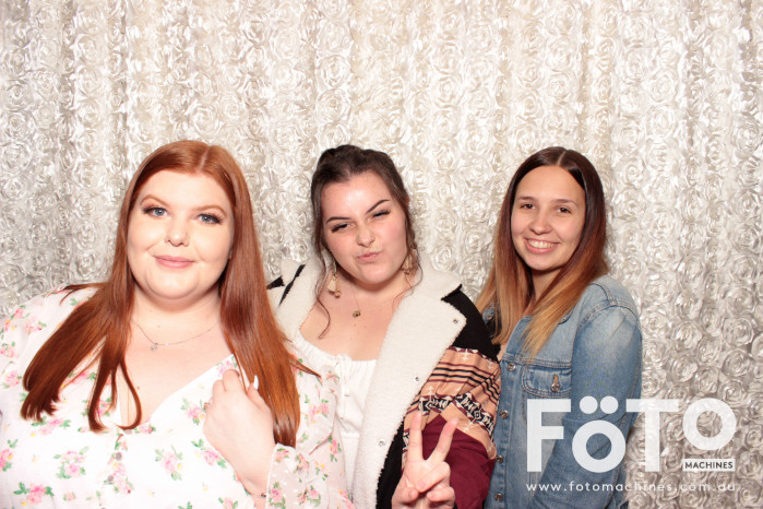 Dinh & Andrea's Engagement | View more photos from the event at gallery.fotomachines.com.au/u/FOTOMachines/Dinh-Andreas-Engagement