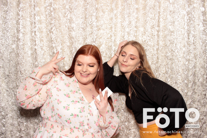 Dinh & Andrea's Engagement | View more photos from the event at gallery.fotomachines.com.au/u/FOTOMachines/Dinh-Andreas-Engagement