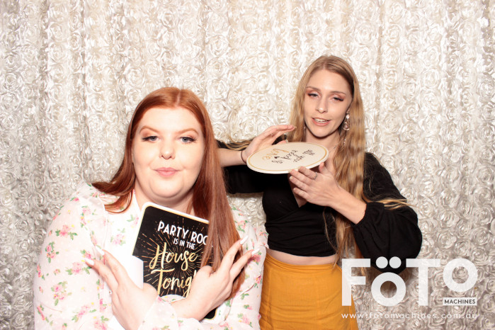 Dinh & Andrea's Engagement | View more photos from the event at gallery.fotomachines.com.au/u/FOTOMachines/Dinh-Andreas-Engagement