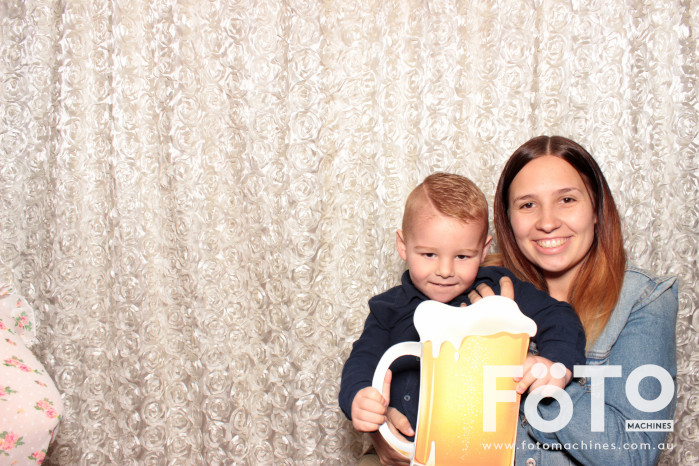 Dinh & Andrea's Engagement | View more photos from the event at gallery.fotomachines.com.au/u/FOTOMachines/Dinh-Andreas-Engagement