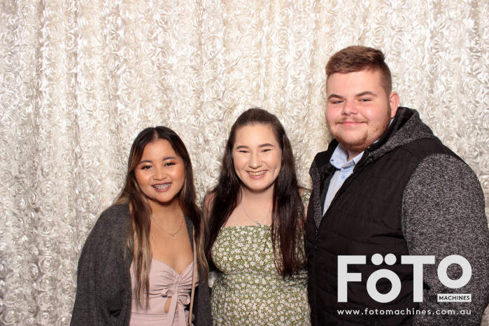 Dinh & Andrea's Engagement | View more photos from the event at gallery.fotomachines.com.au/u/FOTOMachines/Dinh-Andreas-Engagement