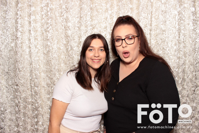 Dinh & Andrea's Engagement | View more photos from the event at gallery.fotomachines.com.au/u/FOTOMachines/Dinh-Andreas-Engagement