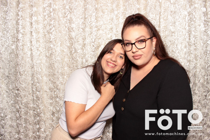 Dinh & Andrea's Engagement | View more photos from the event at gallery.fotomachines.com.au/u/FOTOMachines/Dinh-Andreas-Engagement