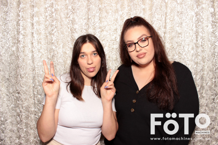 Dinh & Andrea's Engagement | View more photos from the event at gallery.fotomachines.com.au/u/FOTOMachines/Dinh-Andreas-Engagement