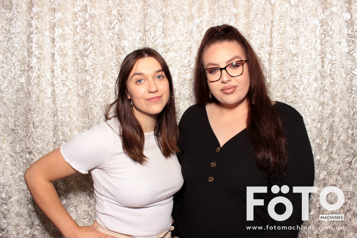 Dinh & Andrea's Engagement | View more photos from the event at gallery.fotomachines.com.au/u/FOTOMachines/Dinh-Andreas-Engagement