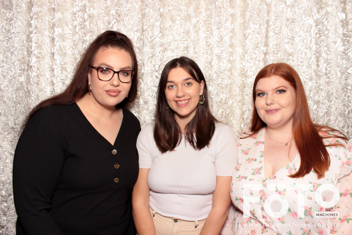 Dinh & Andrea's Engagement | View more photos from the event at gallery.fotomachines.com.au/u/FOTOMachines/Dinh-Andreas-Engagement