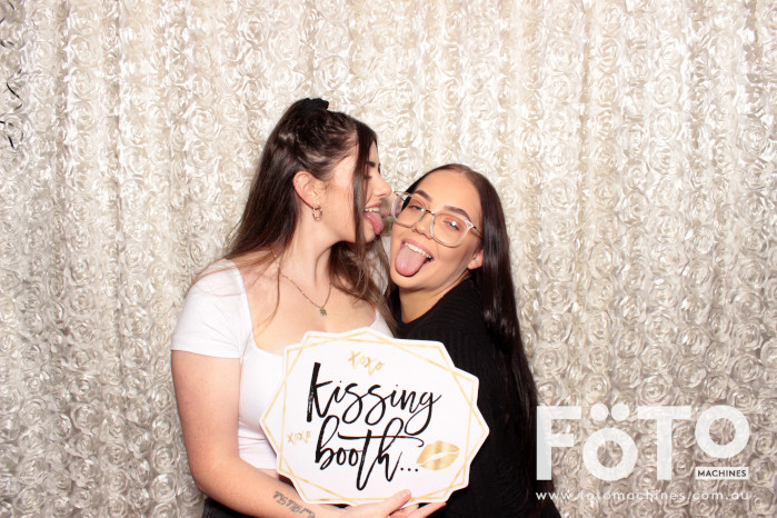 Dinh & Andrea's Engagement | View more photos from the event at gallery.fotomachines.com.au/u/FOTOMachines/Dinh-Andreas-Engagement