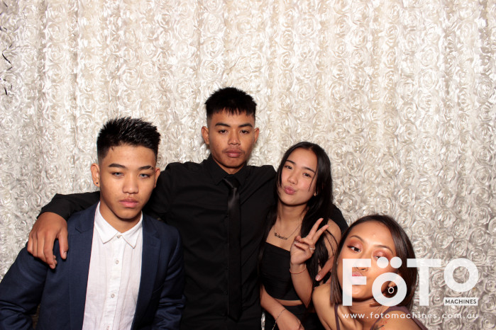 Dinh & Andrea's Engagement | View more photos from the event at gallery.fotomachines.com.au/u/FOTOMachines/Dinh-Andreas-Engagement