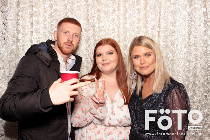 Dinh & Andrea's Engagement | View more photos from the event at gallery.fotomachines.com.au/u/FOTOMachines/Dinh-Andreas-Engagement