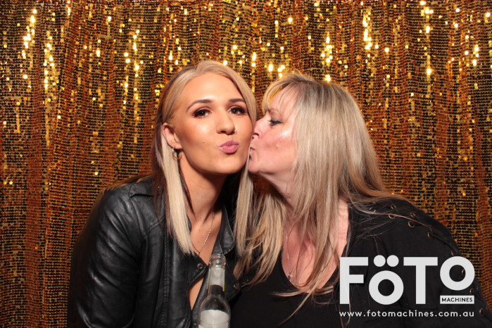 Nikki's 21st | View more photos from the event at gallery.fotomachines.com.au/u/FOTOMachines/Nikkis-21st