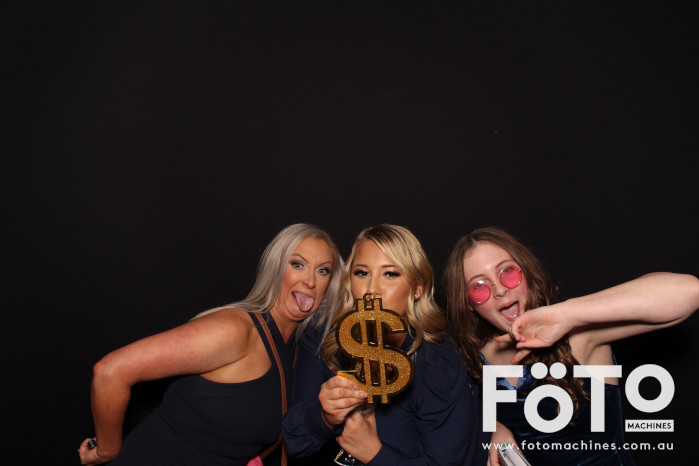 Ashleigh & Kaine's Engagement | View more photos from the event at gallery.fotomachines.com.au/u/FOTOMachines/Ashleigh-Kaines-Engagement