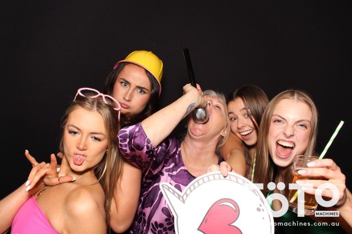 Ashleigh & Kaine's Engagement | View more photos from the event at gallery.fotomachines.com.au/u/FOTOMachines/Ashleigh-Kaines-Engagement