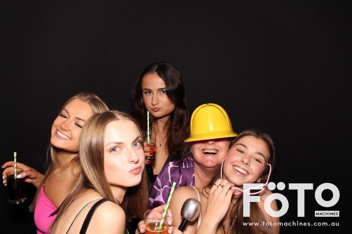 Ashleigh & Kaine's Engagement | View more photos from the event at gallery.fotomachines.com.au/u/FOTOMachines/Ashleigh-Kaines-Engagement