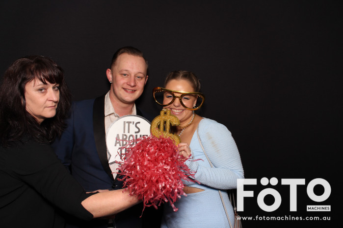 Ashleigh & Kaine's Engagement | View more photos from the event at gallery.fotomachines.com.au/u/FOTOMachines/Ashleigh-Kaines-Engagement