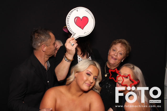 Ashleigh & Kaine's Engagement | View more photos from the event at gallery.fotomachines.com.au/u/FOTOMachines/Ashleigh-Kaines-Engagement