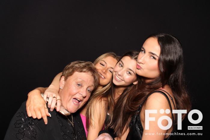 Ashleigh & Kaine's Engagement | View more photos from the event at gallery.fotomachines.com.au/u/FOTOMachines/Ashleigh-Kaines-Engagement