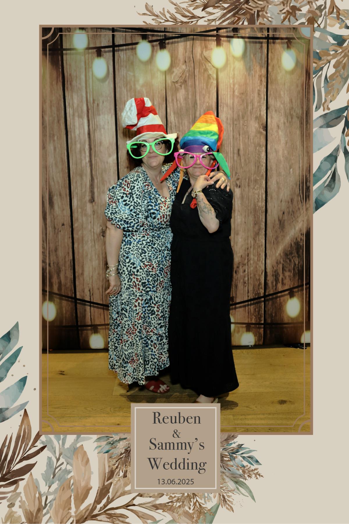 Reuben & Sammy's Wedding | View more photos from the event at mediagallery.flameentertainments.co.uk/u/Flame-Entertainments/Reuben-Sammys-Wedding