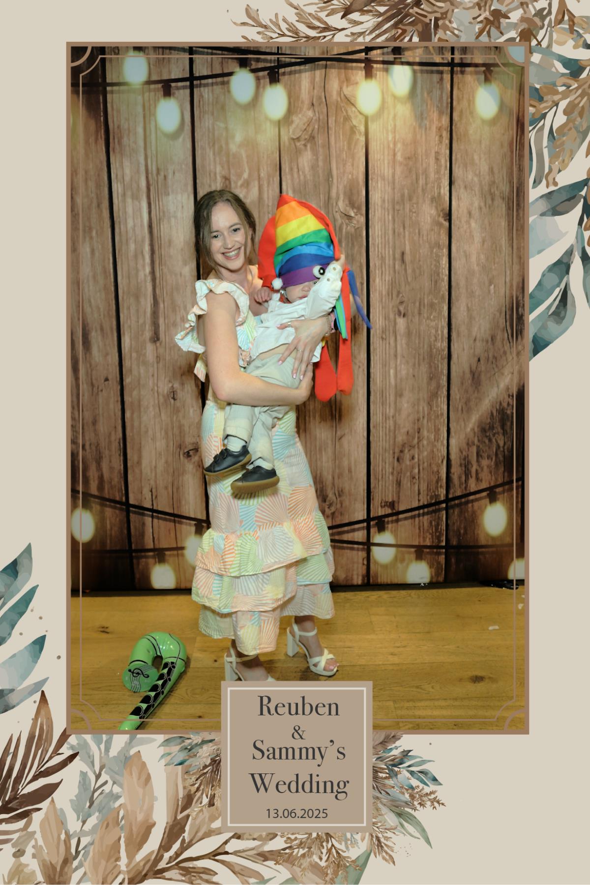 Reuben & Sammy's Wedding | View more photos from the event at mediagallery.flameentertainments.co.uk/u/Flame-Entertainments/Reuben-Sammys-Wedding