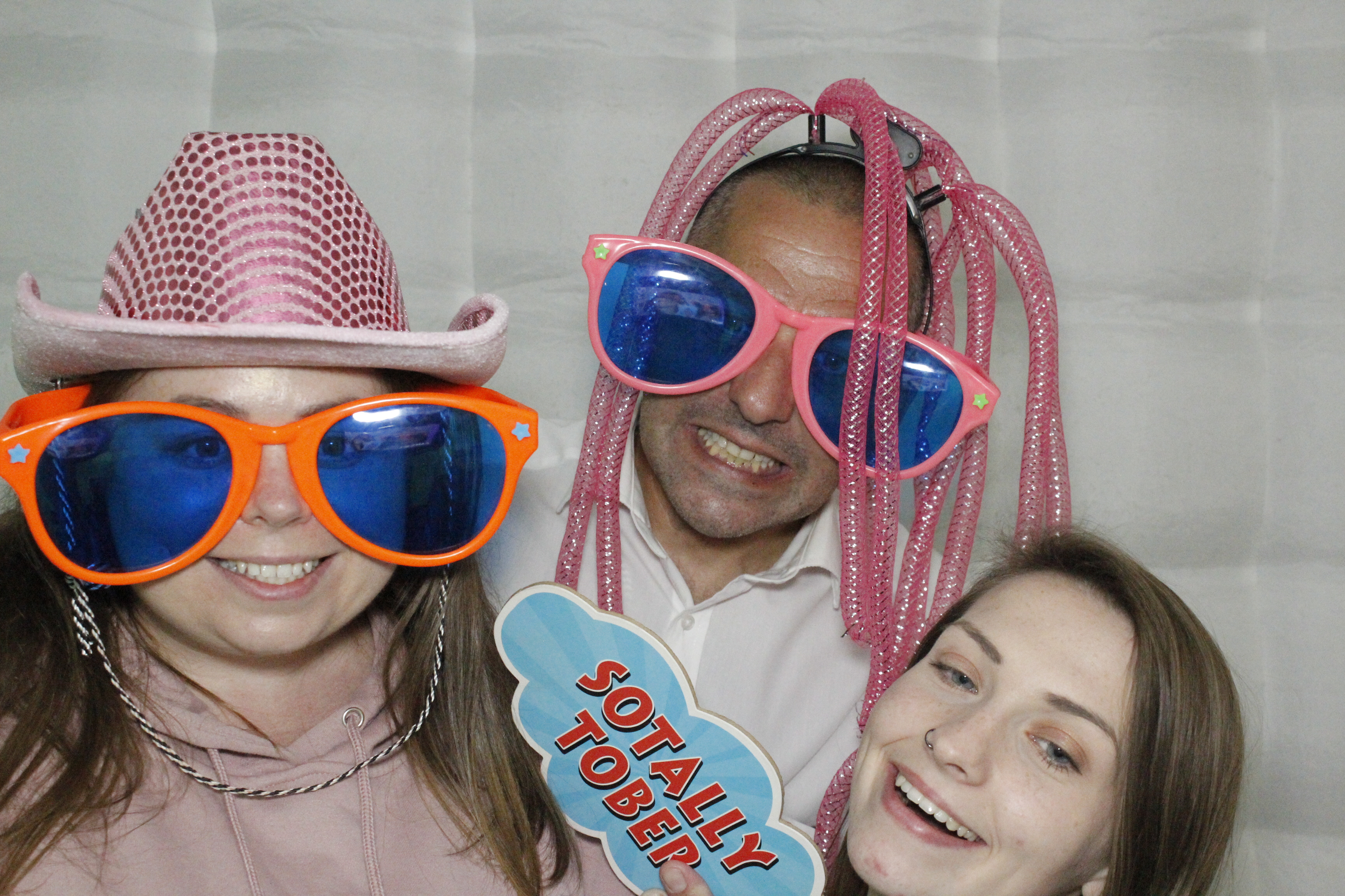 Hannah & Darren  | View more photos from the event at gallery.funbooth.uk.com/u/FunboothLTD1/Hannah-Darren