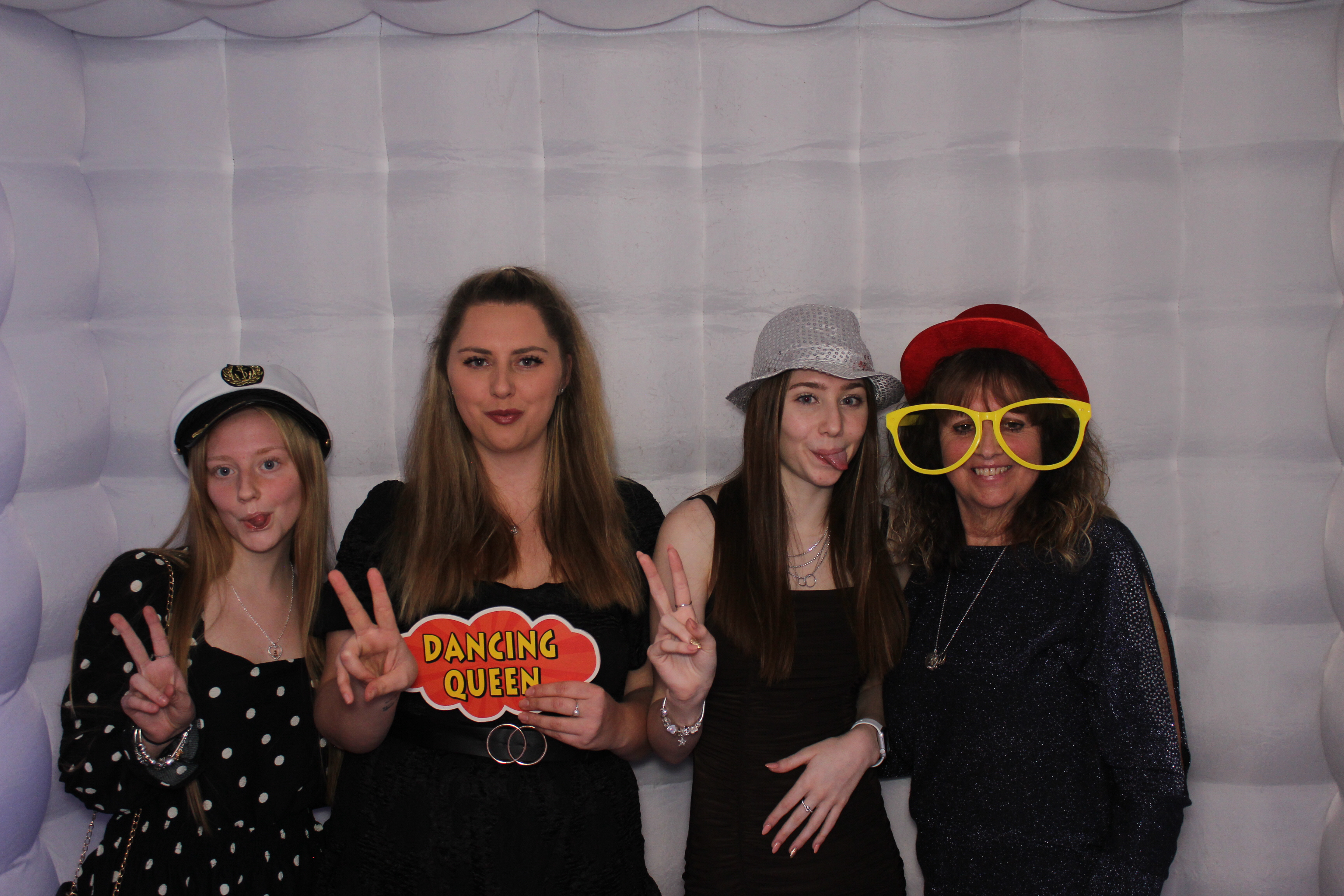 Katie's 40th & Emma's 16th Birthday Party | View more photos from the event at gallery.funbooth.uk.com/u/FunboothLTD1/Katies-40th-Emmas-16th-Birthday-Party