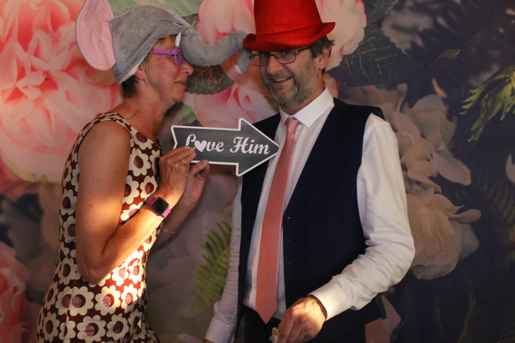 Mr & Mrs Harris  | View more photos from the event at gallery.funbooth.uk.com/u/FunboothLTD1/Mr-Mrs-Harris