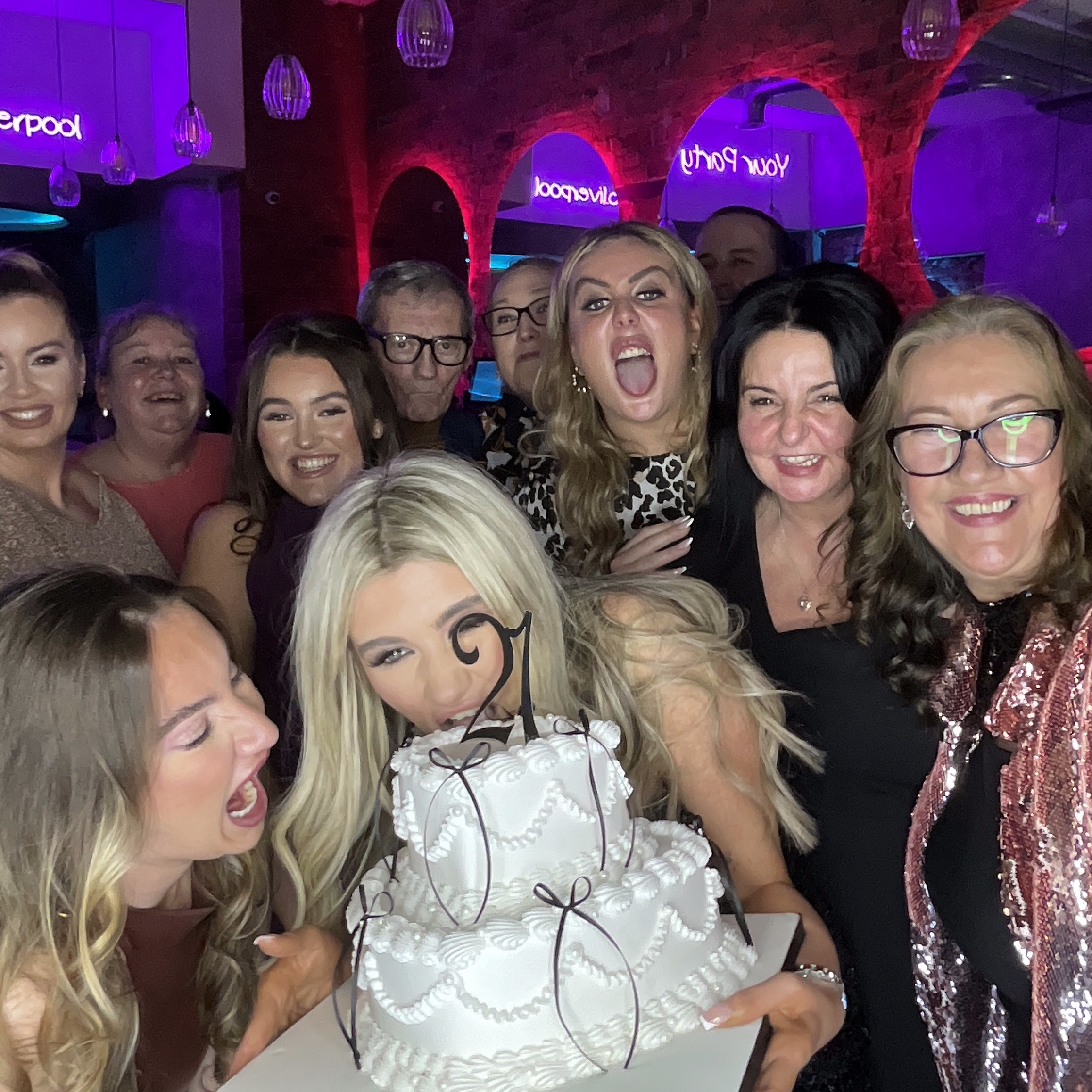 Carina's 21st Birthday | View more photos from the event at gallery.liverpoolselfiemirror.co.uk/u/LiverpoolSelfieMirror/Carinas-21st-Birthday