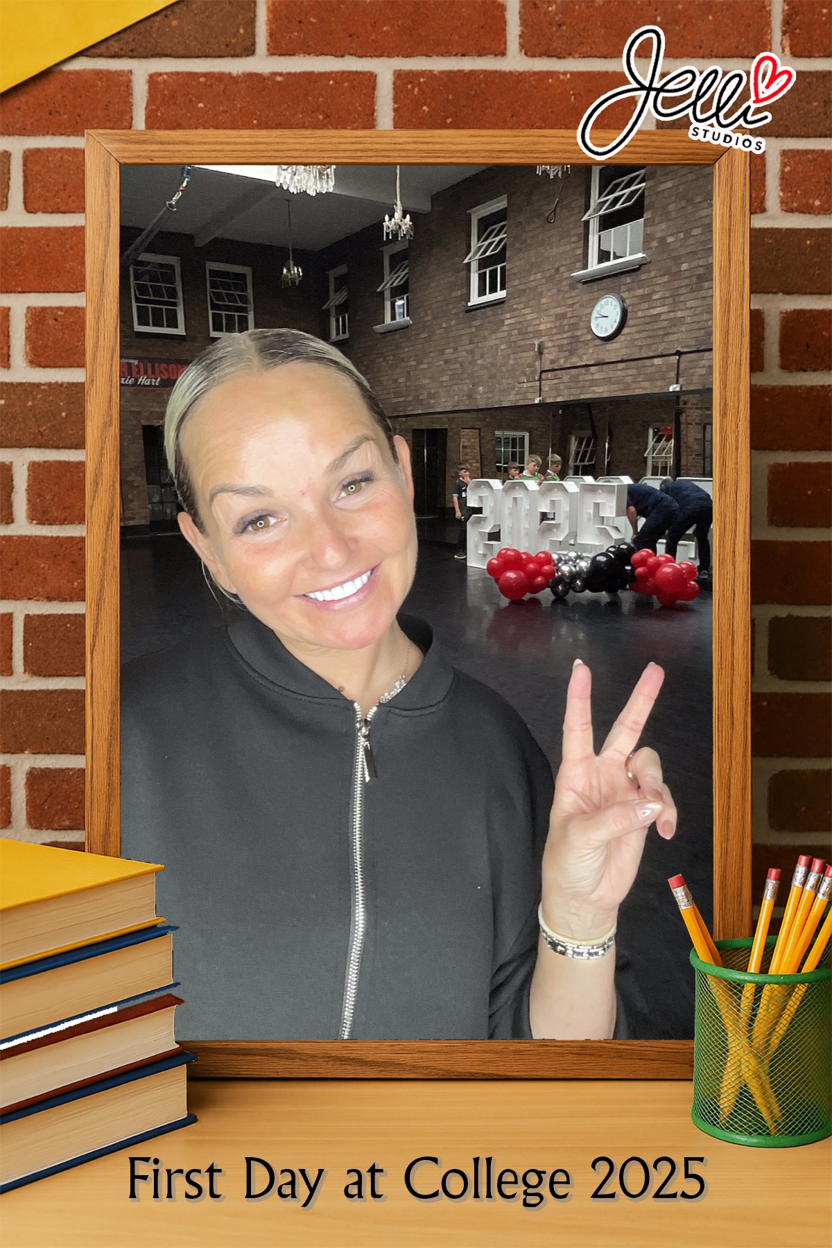 Jelli Studios First Day of College 2025 | View more photos from the event at gallery.liverpoolselfiemirror.co.uk/u/LiverpoolSelfieMirror/Jelli-Studios-First-Day-of-College-2025