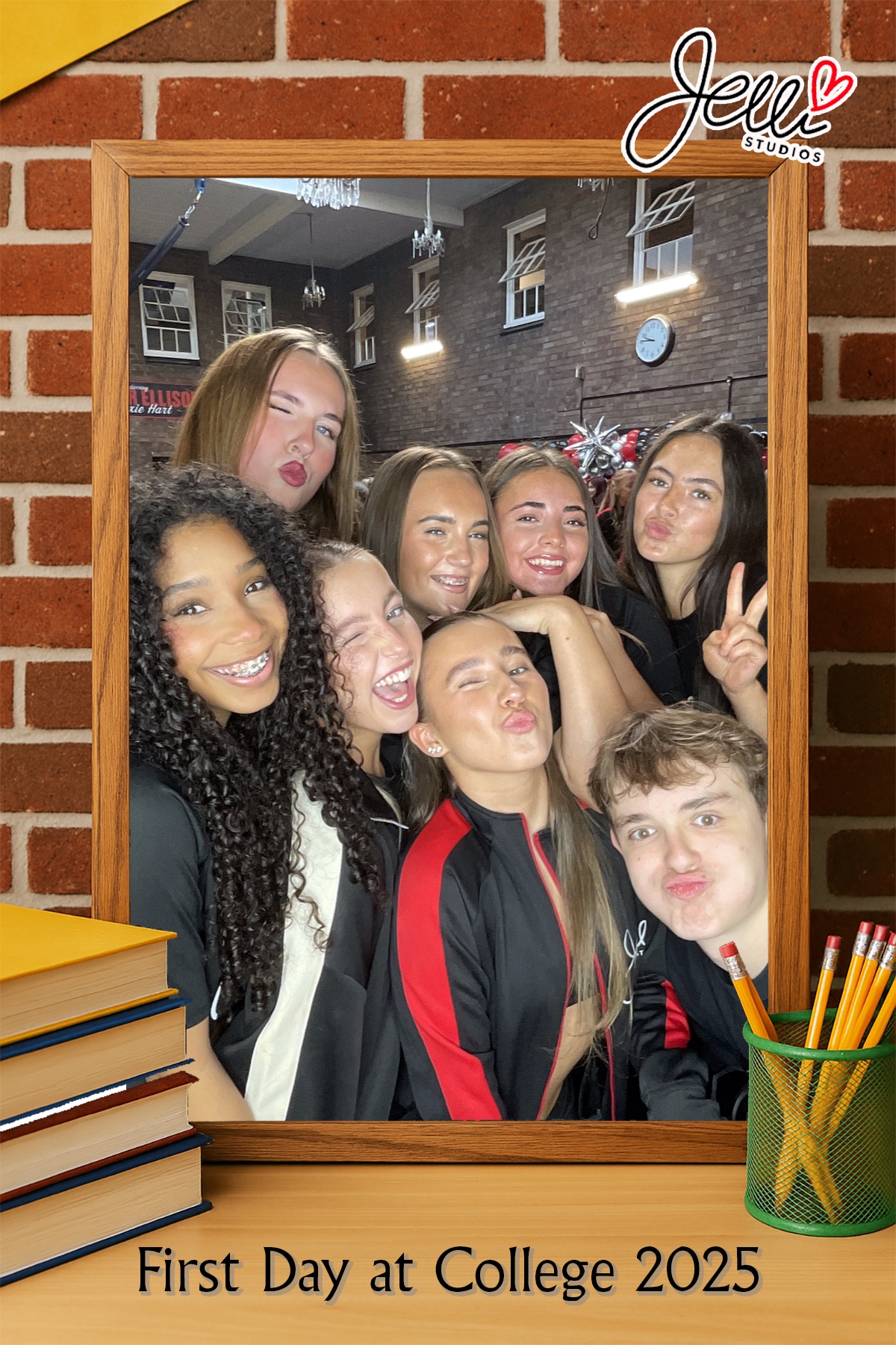 Jelli Studios First Day of College 2025 | View more photos from the event at gallery.liverpoolselfiemirror.co.uk/u/LiverpoolSelfieMirror/Jelli-Studios-First-Day-of-College-2025