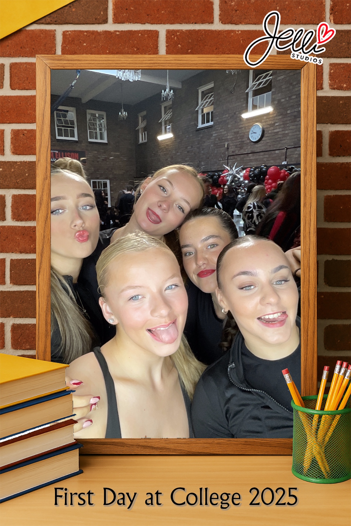 Jelli Studios First Day of College 2025 | View more photos from the event at gallery.liverpoolselfiemirror.co.uk/u/LiverpoolSelfieMirror/Jelli-Studios-First-Day-of-College-2025